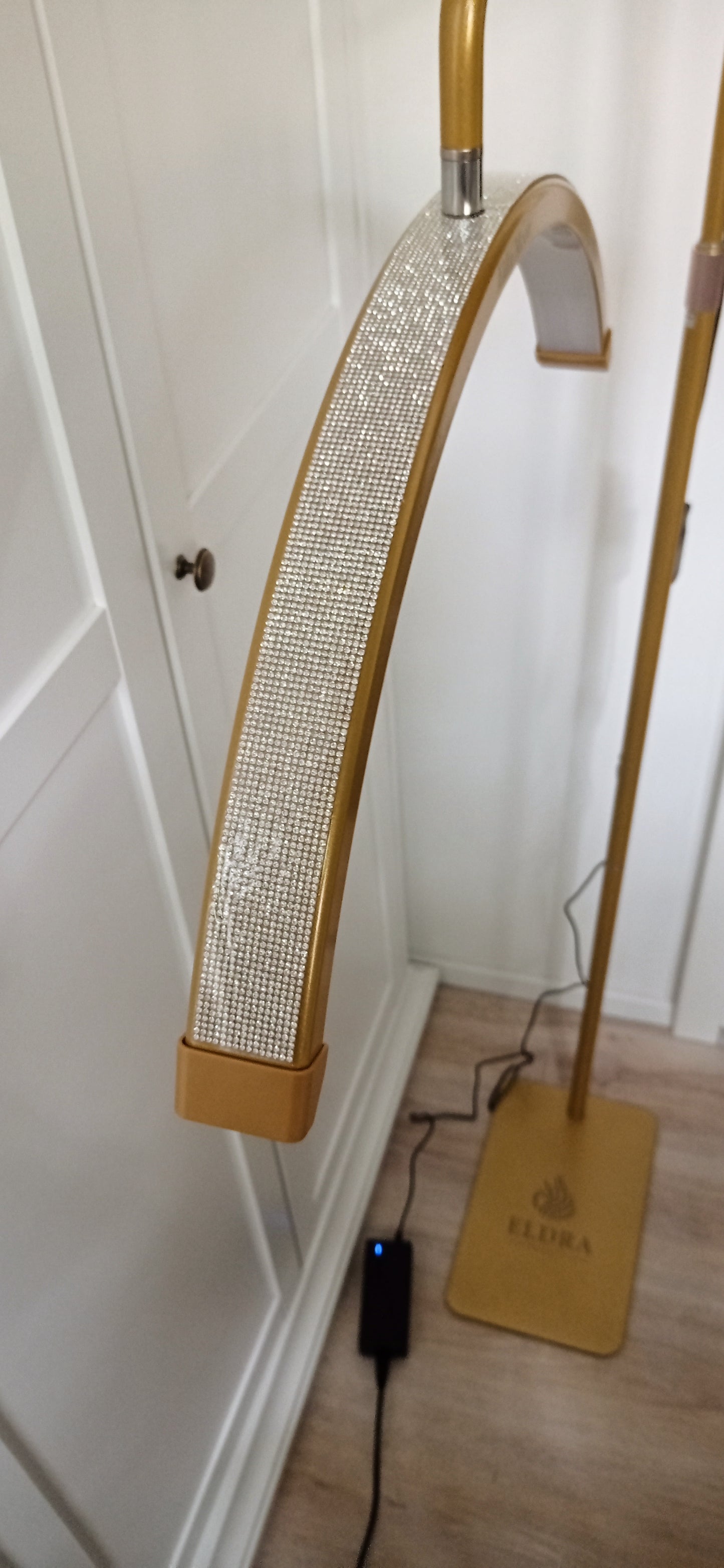 Eldra Half Moon LED lámpa strasszkövekkel