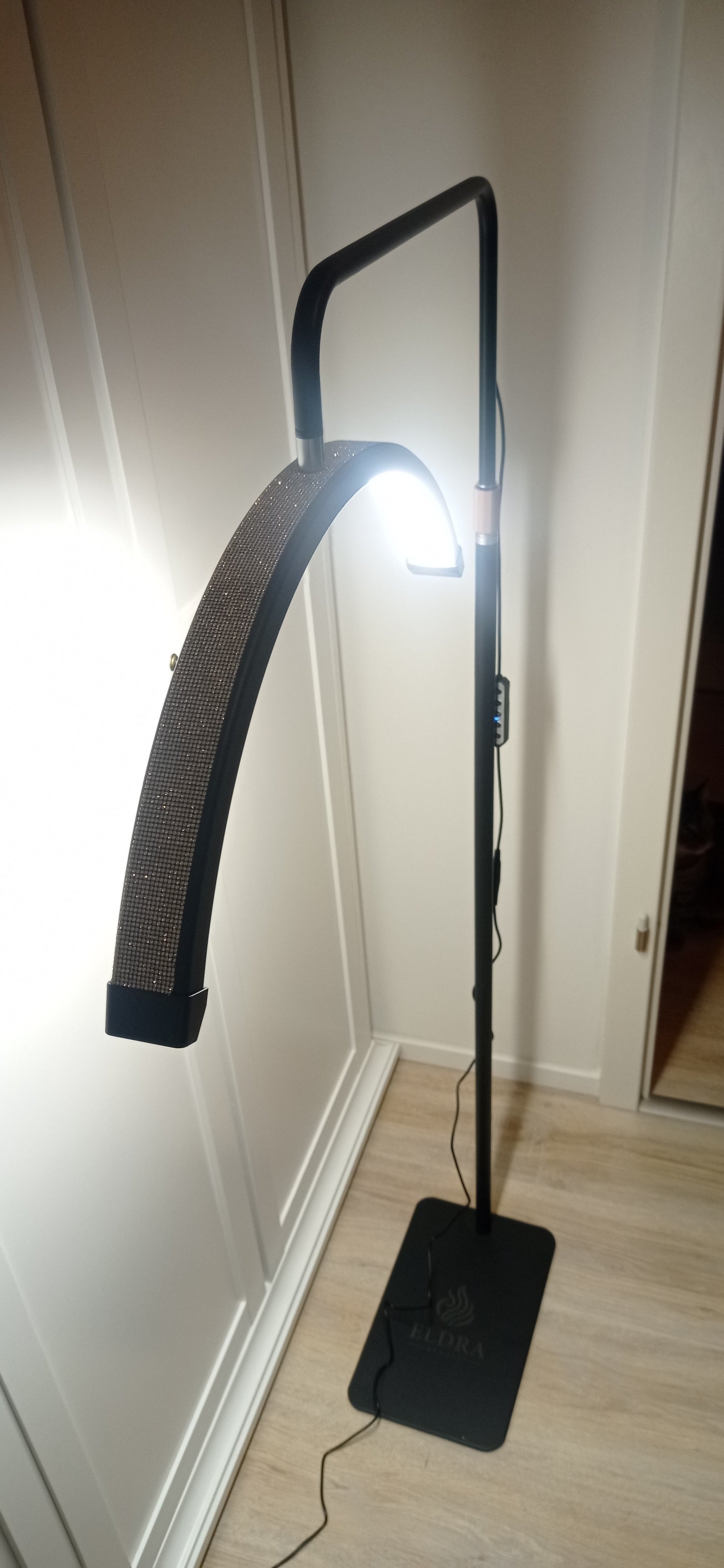 Eldra Half Moon LED lámpa strasszkövekkel